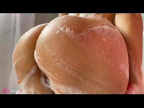 ❤️ Brunetka masturbuje kundičku s vibrátorom až do intenzívneho orgazmu v sprche ❤ Domáce porno na sk.xxxdeutschepornos.ru ❤
